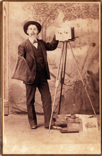 (image for) Occupational - Stereo Photographer with Camera